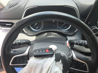 2022 Toyota Highlander XLE - Interior Steering Wheel With Keys Image
